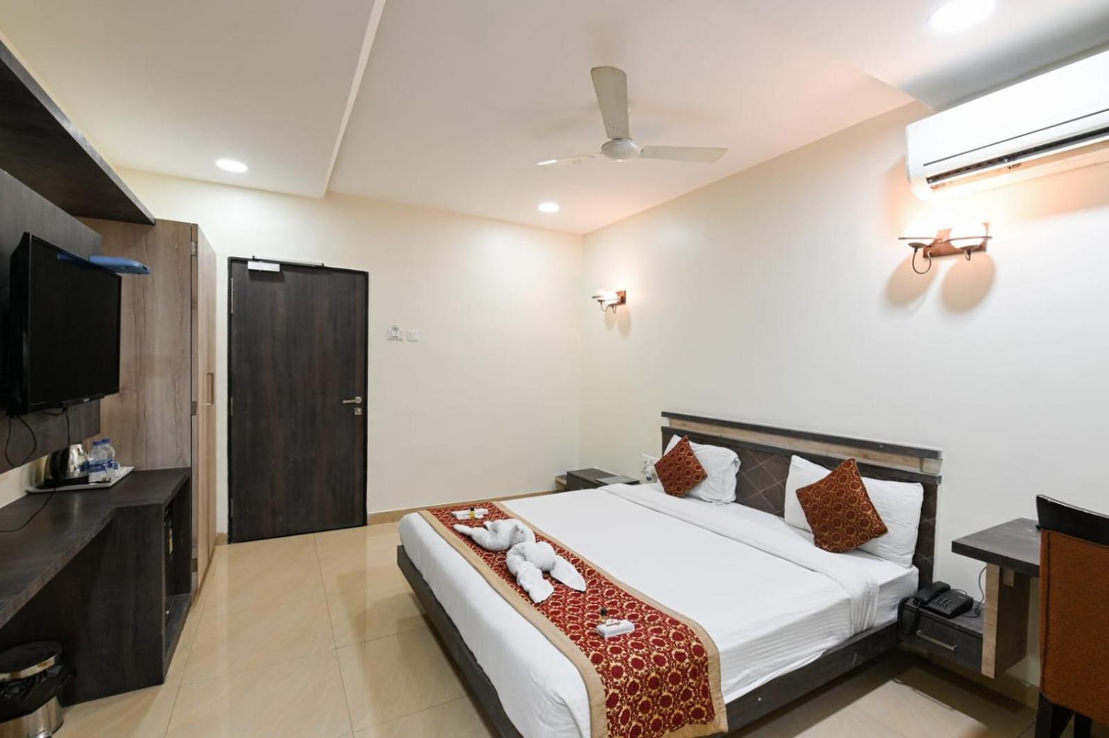 Rāipur Hotel The Sudesh מראה חיצוני תמונה